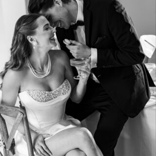 ⁠Zeitlos in Schwarz & Weiß – weil manche Momente keine Farbe brauchen, um zu strahlen. 🤍⁠
⁠
___⁠
Planung & Organisation: @lumeriweddings⁠
Fotografin: @rosaandlynn⁠
Videografin: @knyazfilms⁠
Location: @schloss_janson⁠
Dekoration & Floristik: @deko.rien⁠
Brautmoden: @junic_weddings⁠
Hair & Makeup: @ladyfreiburger⁠
Brautschmuck: @dilaaccessoires⁠
Papeterie: @creativitydesign__a⁠
Bride: @agatawdowiak_⁠
Groom: @baranovski_piotr⁠
Couple: @ap.modelcouple⁠
Sweets: @patisserie_pastry.poets⁠
⁠
#justmarried #weddingmoments #brautpaar #weddinginspiration #modernwedding #timelesswedding #weddingvibes #hochzeitsmomente #bridestyle #groomstyle #weddingphotography #instawedding #couplegoals #loveisintheair